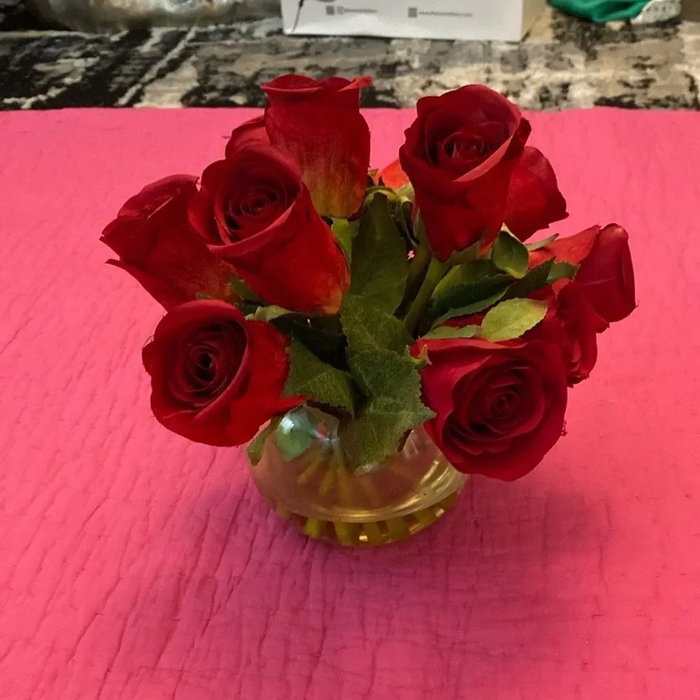 Elegant Red Rose Bouquet in Glass Vase